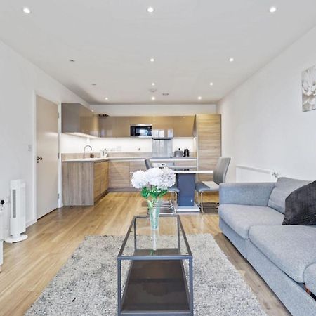 Canning Town 2 Bed Apartment 런던 외부 사진