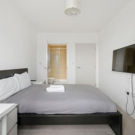 Canning Town 2 Bed Apartment 런던 외부 사진