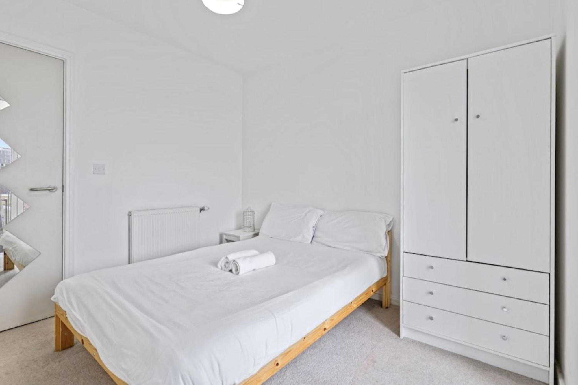 Canning Town 2 Bed Apartment 런던 외부 사진